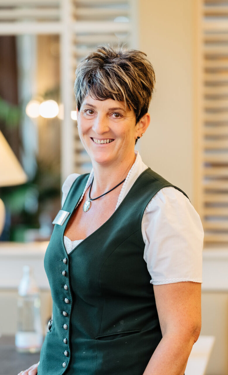 Heidemarie Hatzi, Serviceleitung